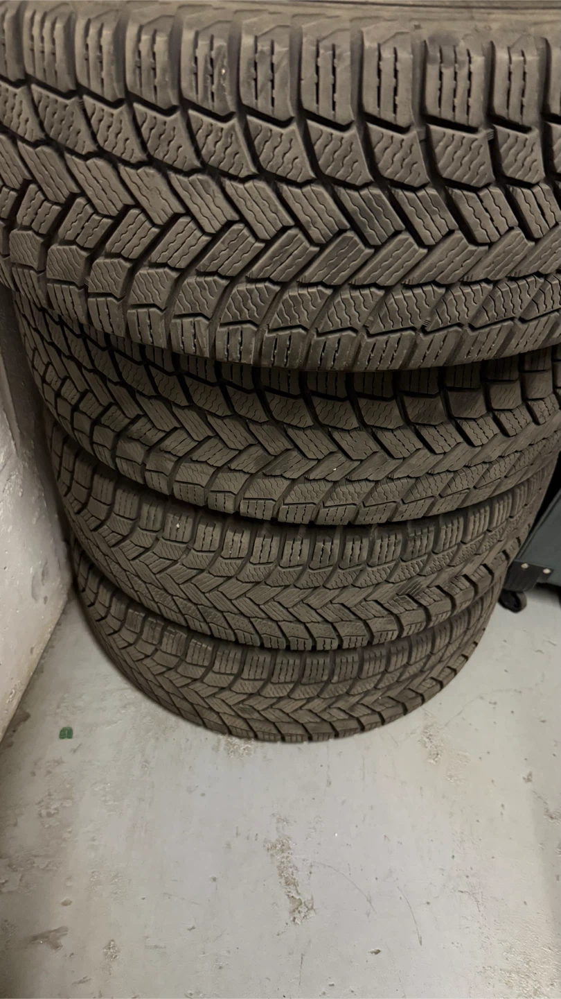 Set of 4  SNOW Michelin  215/60 R17 Tires with rims - photo 3