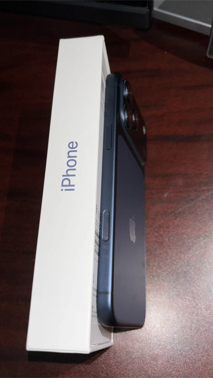Flawless iPhone 17 Pro Max with original box - photo 4