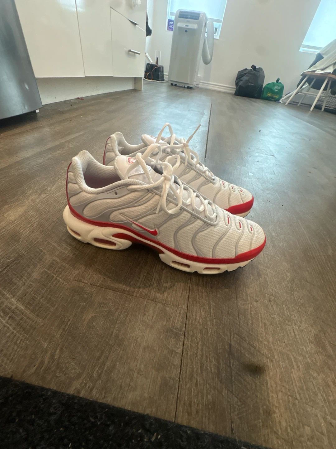 (Brand new) Nike Air Max Plus Tn White and Red (Size: 10.5)