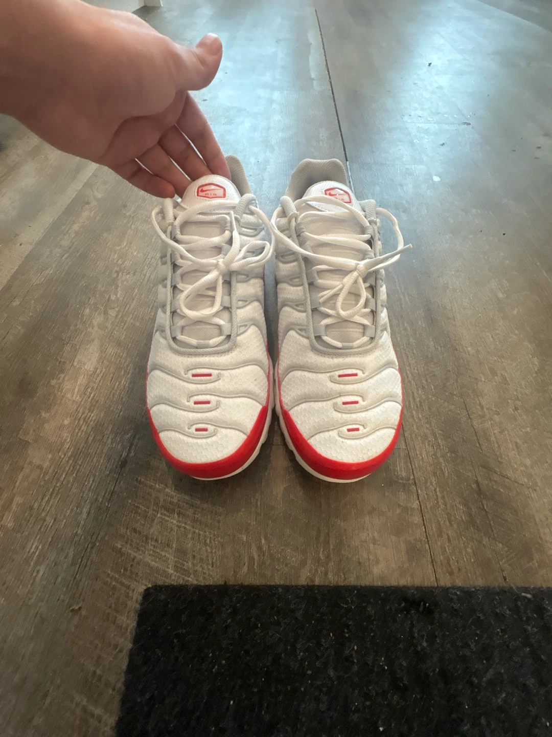 (Brand new) Nike Air Max Plus Tn White and Red (Size: 10.5) - photo 2
