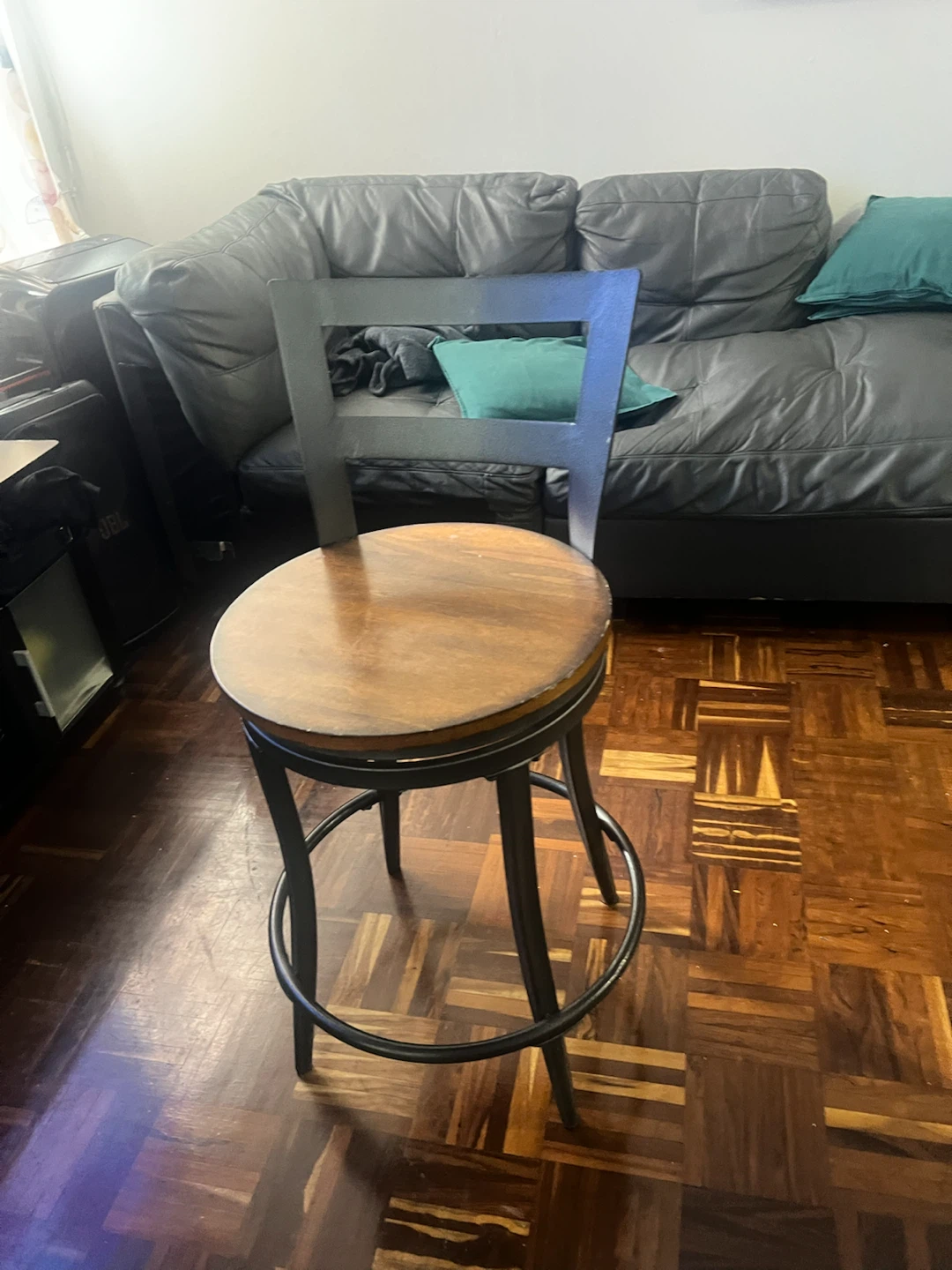 Swivel bar stool with wooden seat