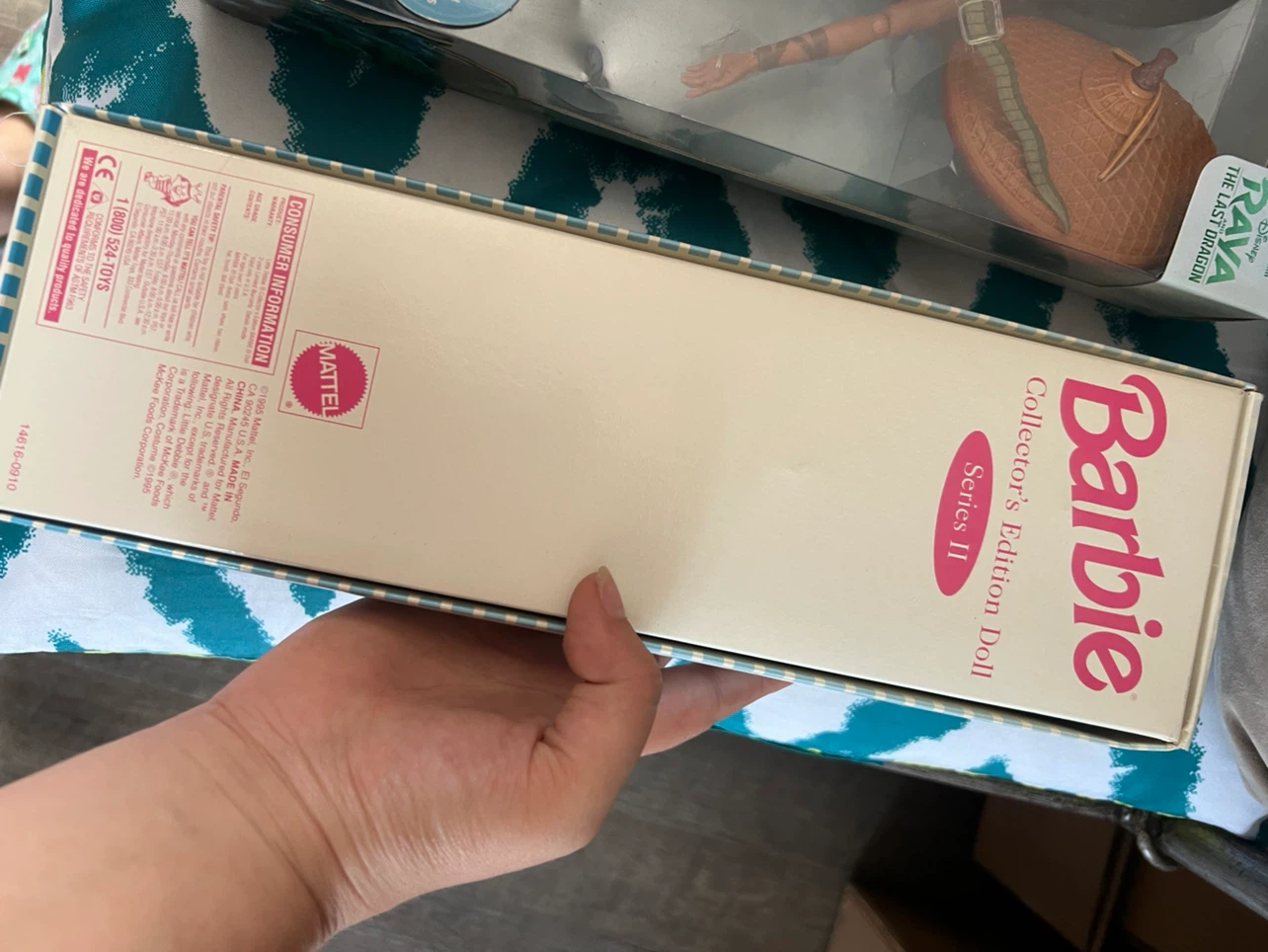 Little Debbie Barbie Collector's Edition Doll Series II 🏈 - photo 2