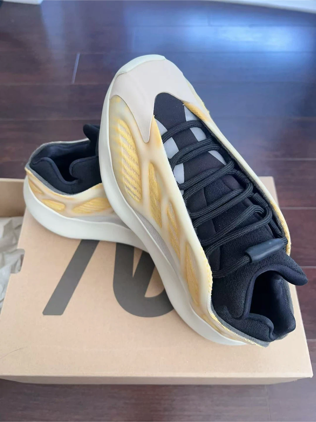 Adidas Yeezy 700 V3 Sneakers - photo 3