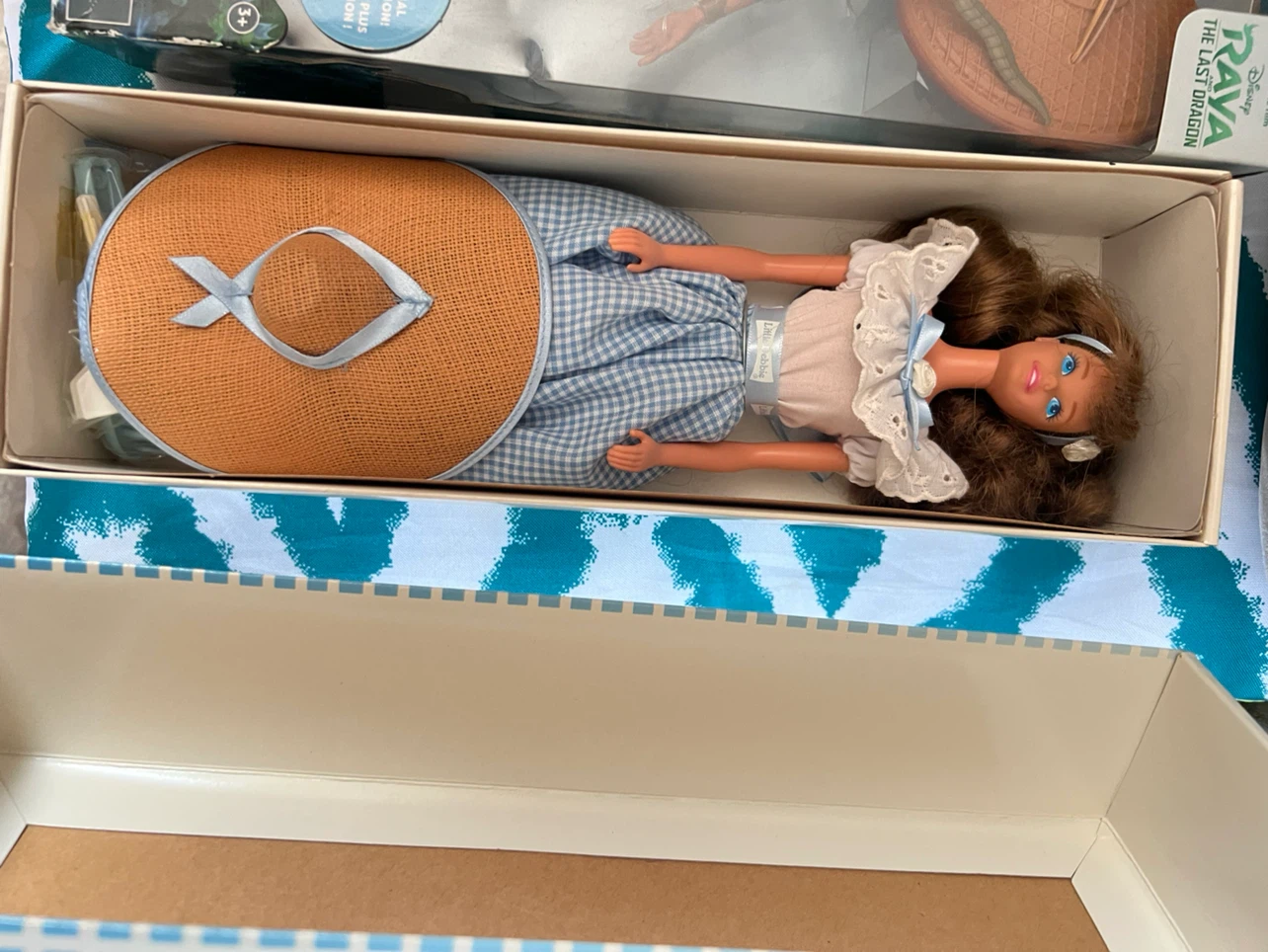Little Debbie Barbie Collector's Edition Doll Series II 🏈 - photo 5