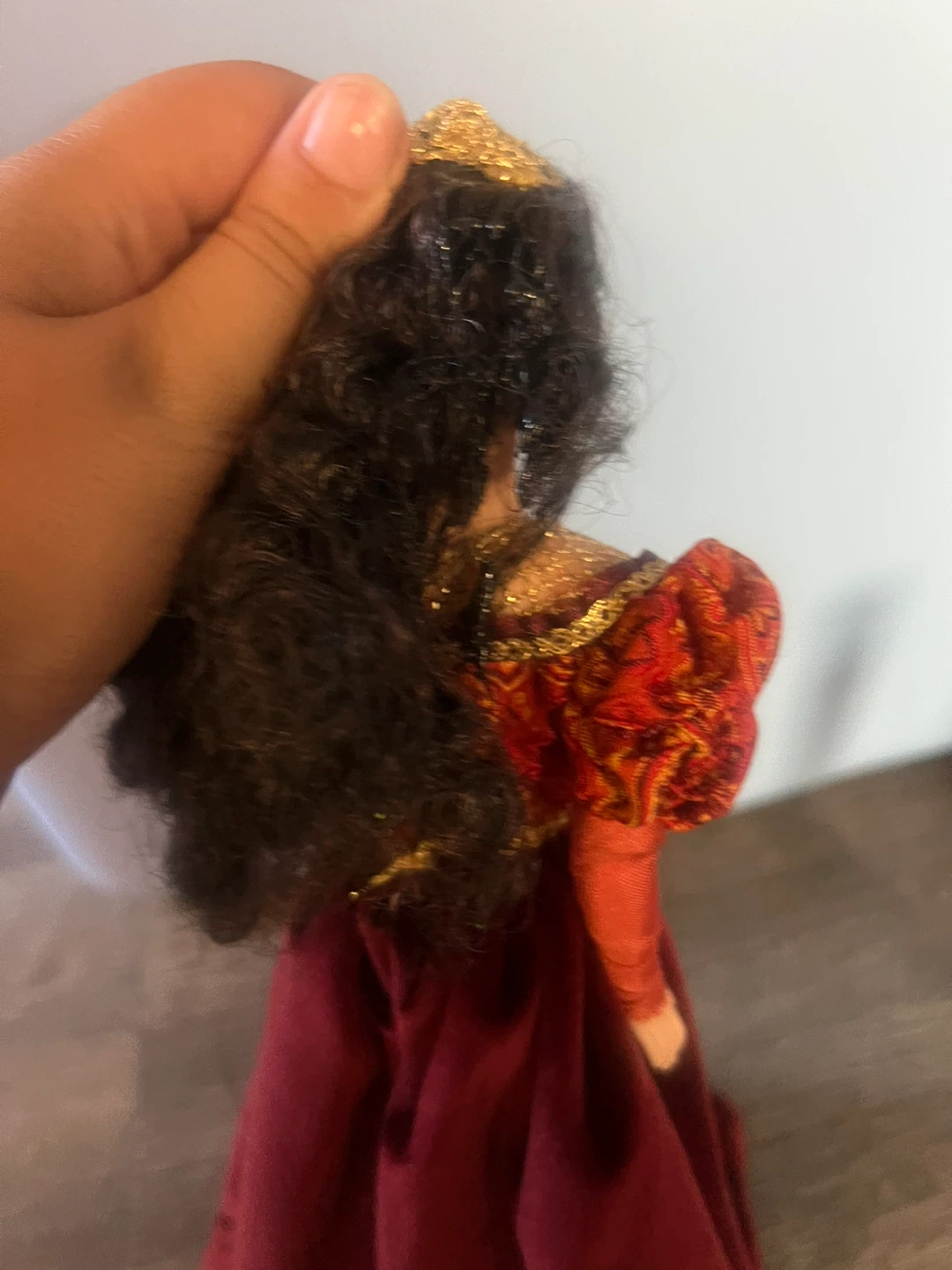 Barbie Doll in Renaissance Style Red Velvet Dress 🏈 - photo 2