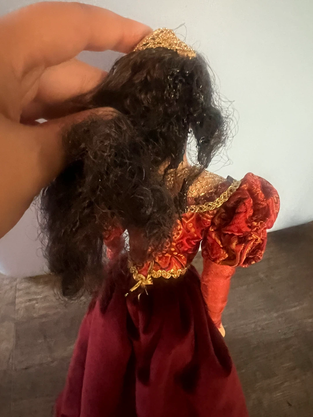 Barbie Doll in Renaissance Style Red Velvet Dress 🏈 - photo 3