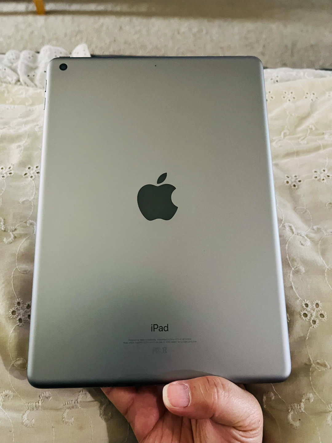 🏈 Apple iPad 6th Generation 128GB Unlocked - photo 3