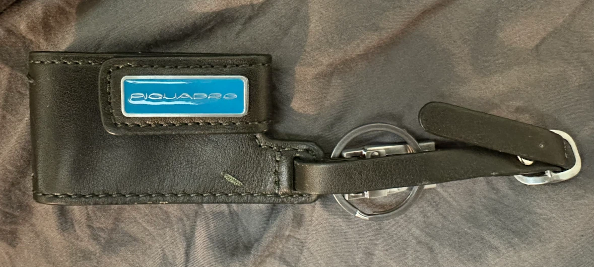 🏈 Piquadro Leather Luggage Tag