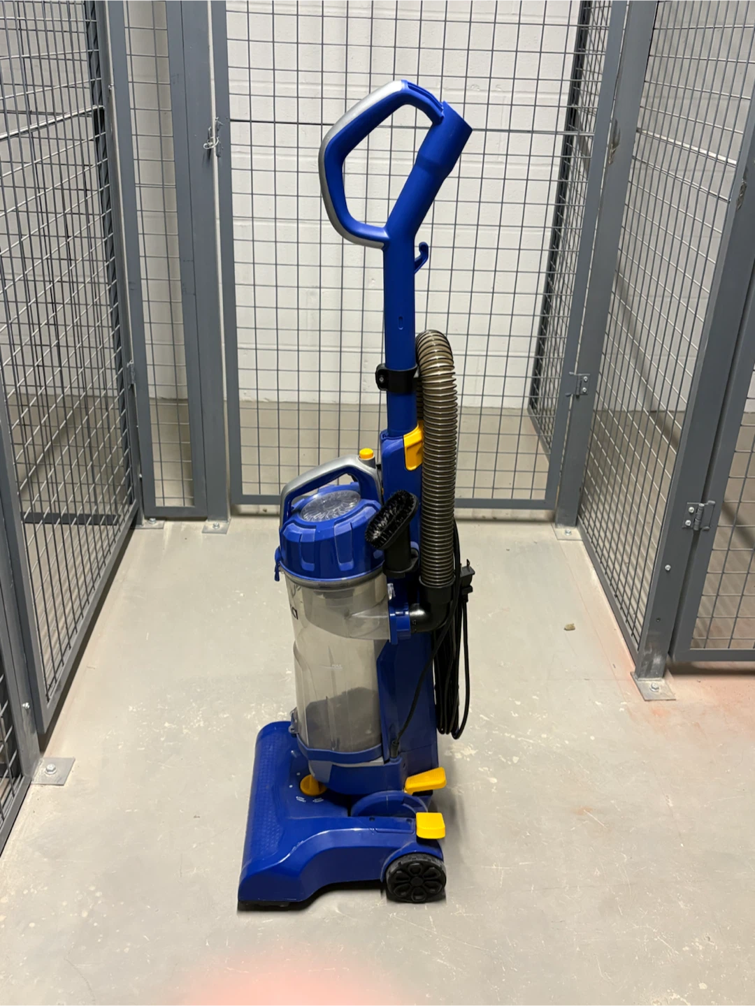 Vacuum Cleaner - photo 2