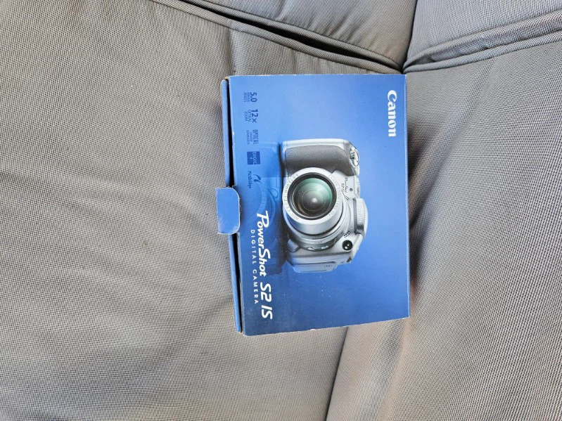 Canon PowerShot S2 IS Digital Camera