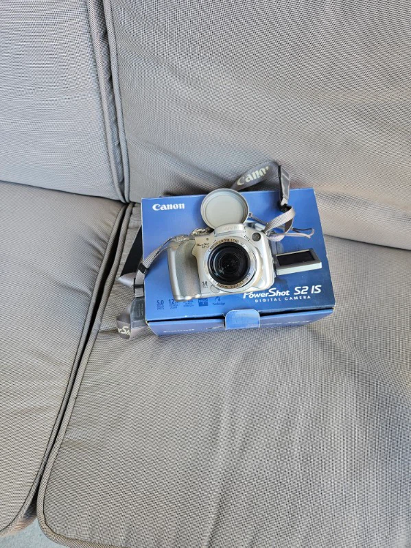 Canon PowerShot S2 IS Digital Camera - photo 2
