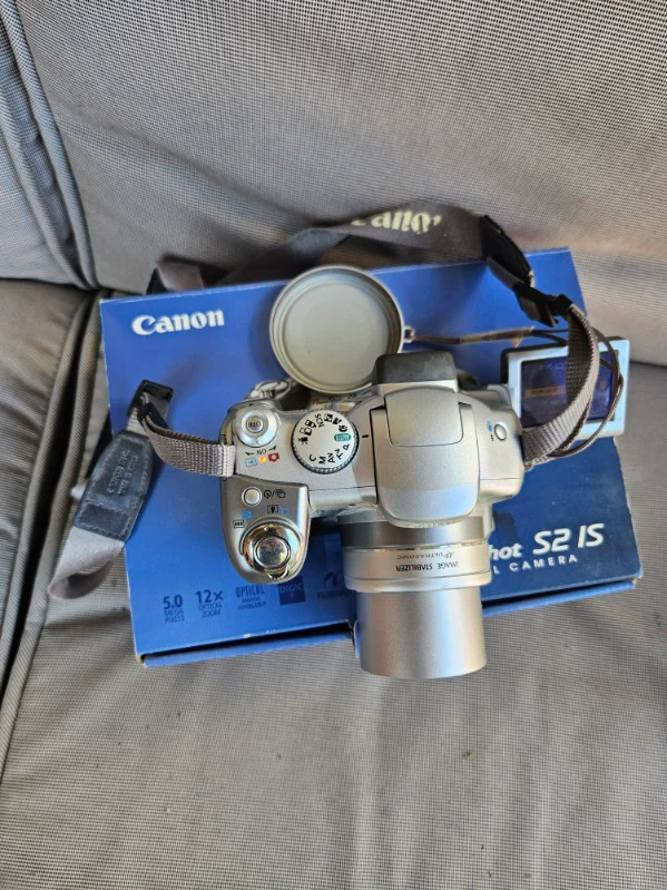Canon PowerShot S2 IS Digital Camera - photo 3
