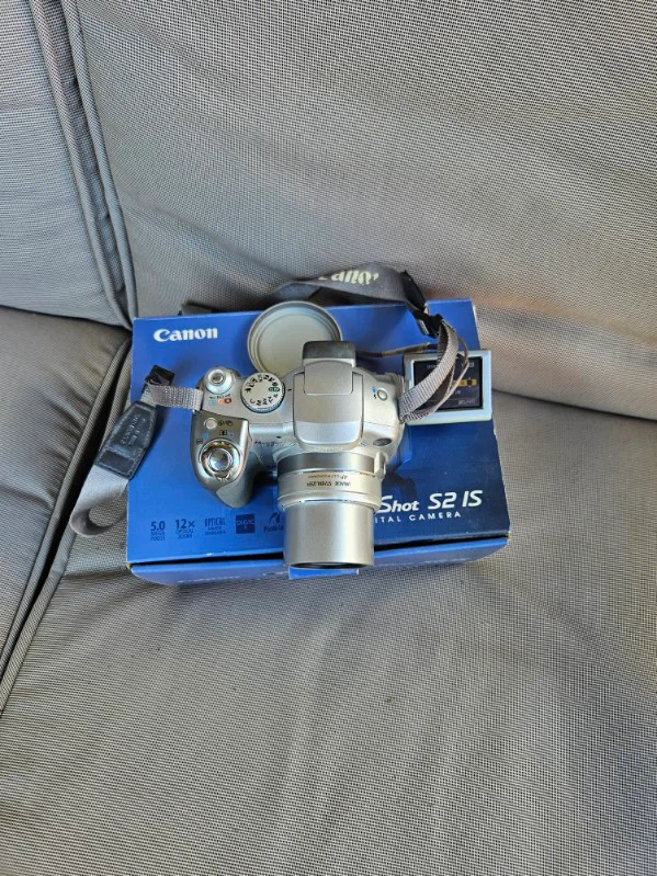 Canon PowerShot S2 IS Digital Camera - photo 4