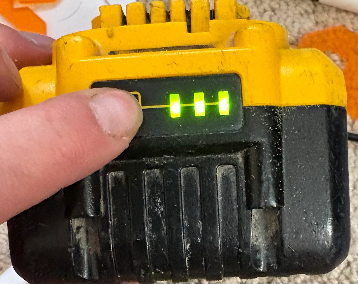 DeWalt 20V MAX XR 8Ah Battery - photo 2