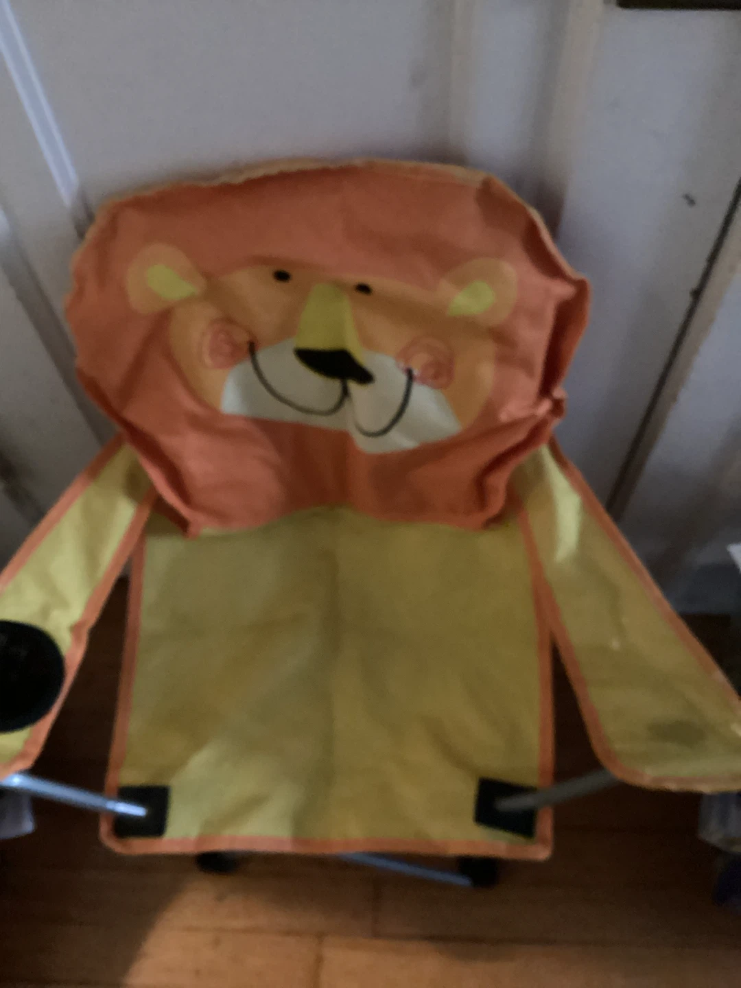 🏈 Kids lion character folding camping chair