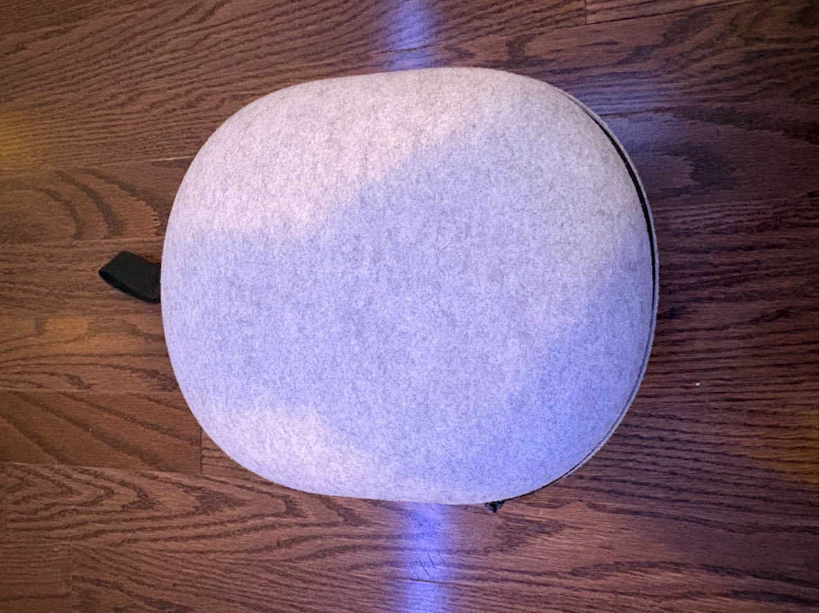 Oculus Quest-3s Barely Used! - photo 2