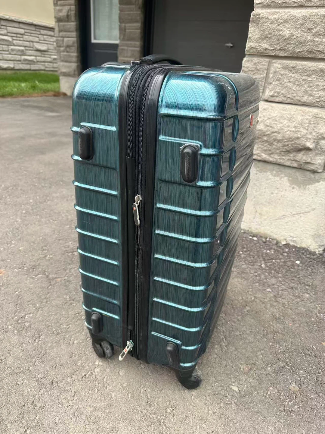 SwissGear Hardside Spinner Luggage - photo 3