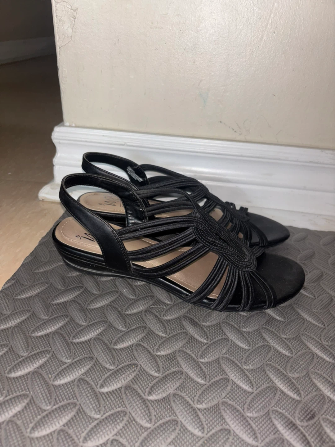 Black Sandals size 7,5