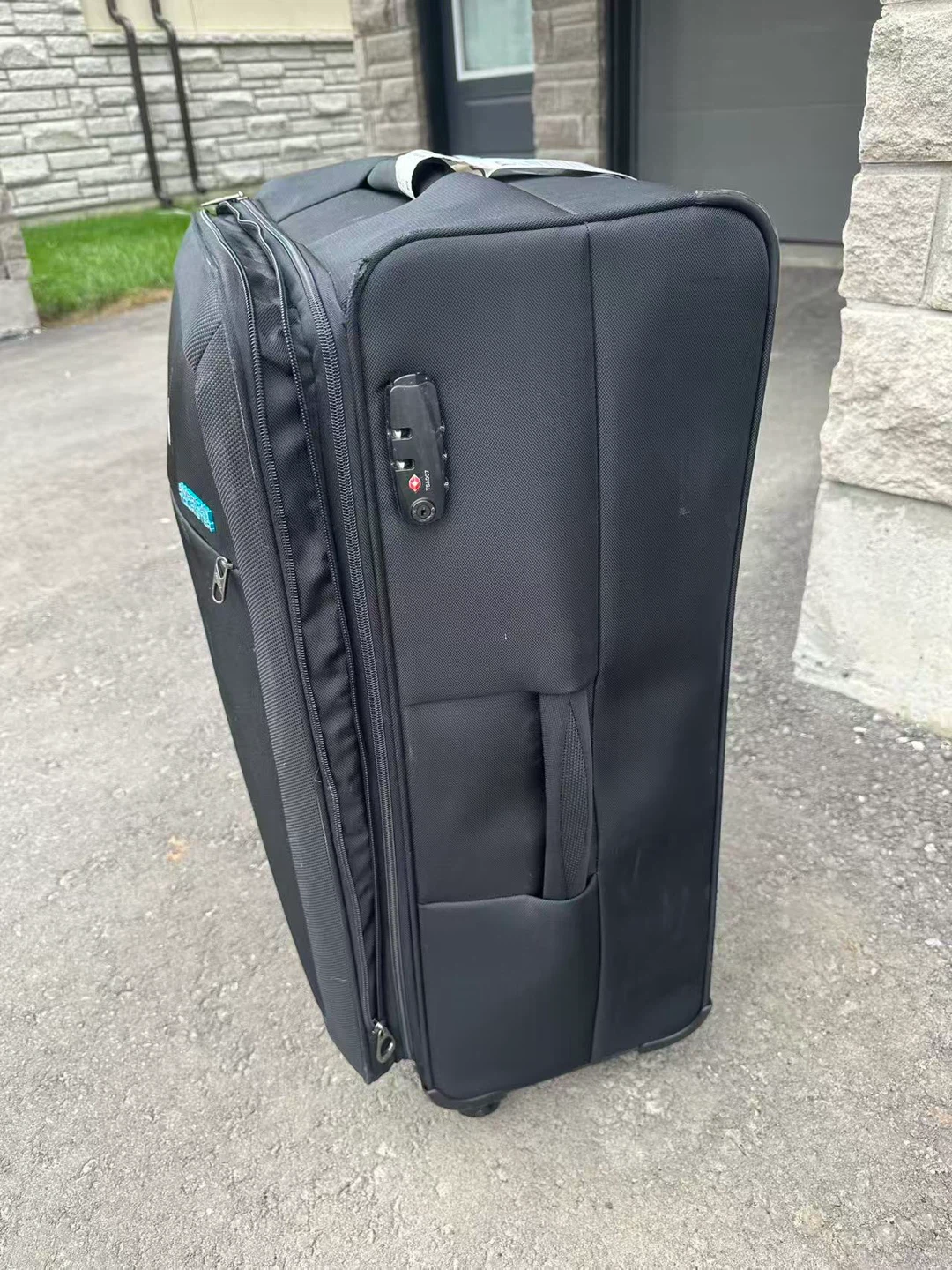 American Tourister black suitcase - photo 3