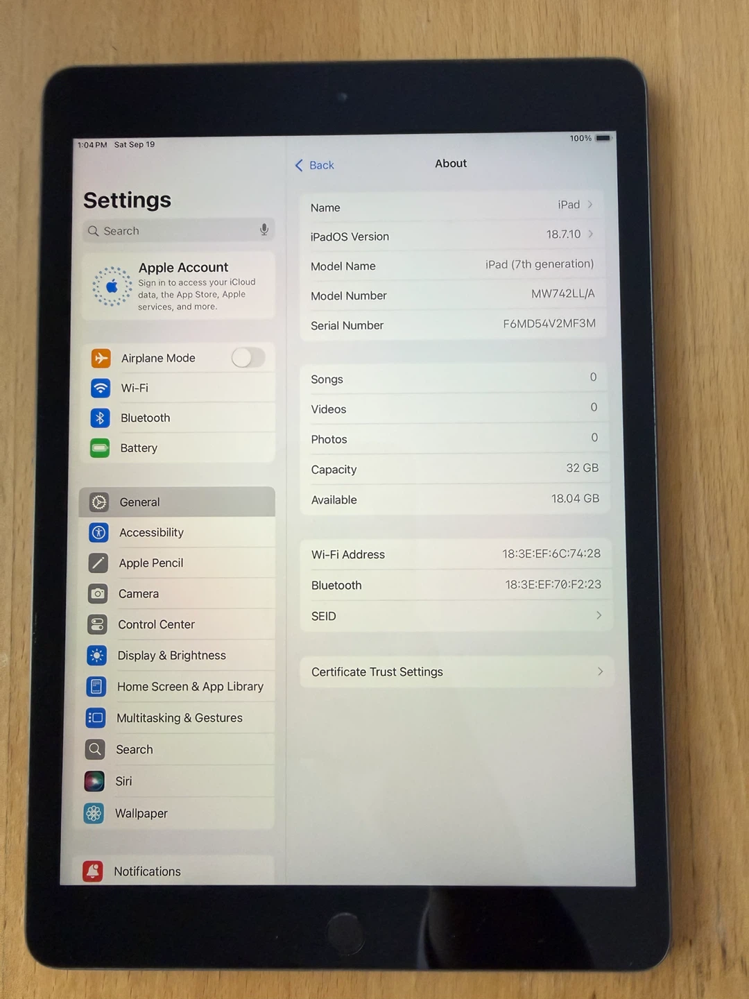 Apple iPad 7th Generation 32GB - photo 2