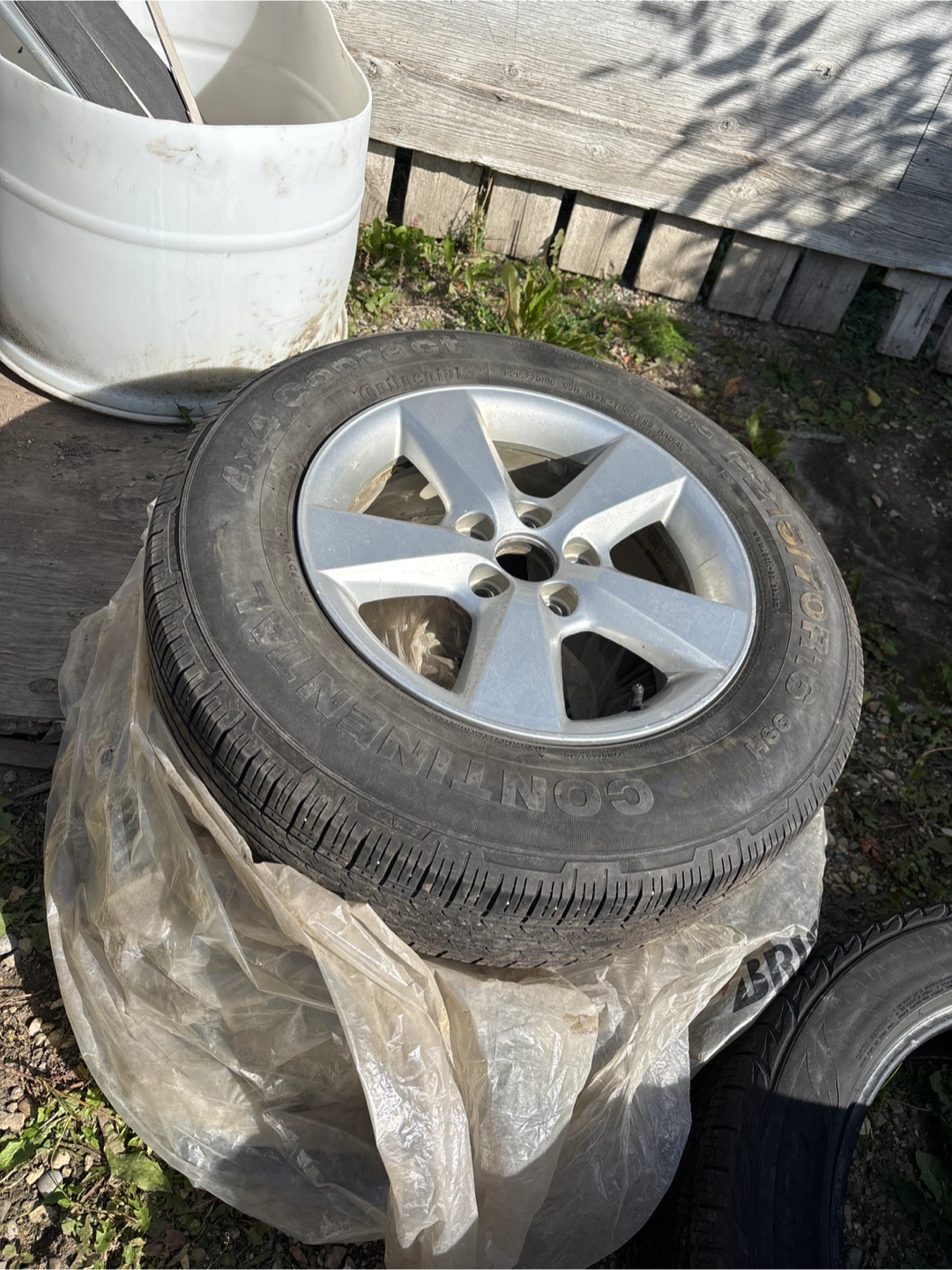 Continental 4x4 Contact Tire P215/70R16