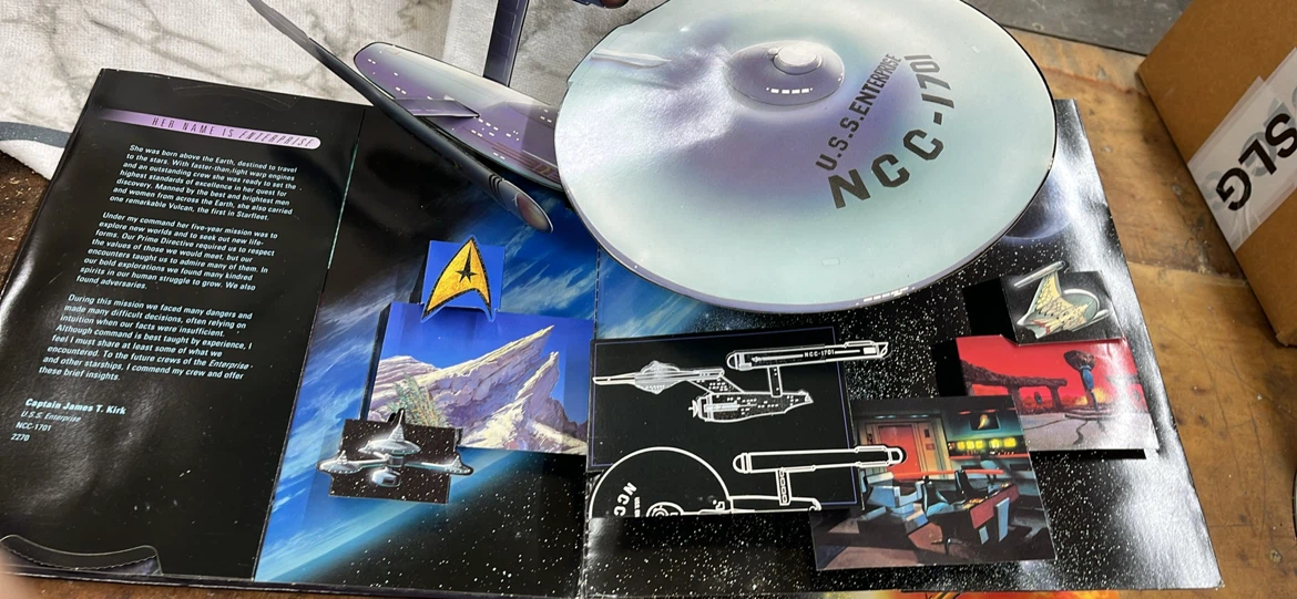 Star Trek A Three-Dimensional Album - photo 5