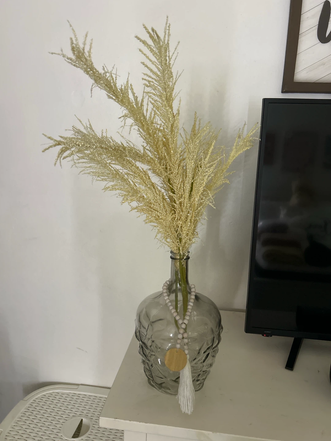 Clear Glass Vase with Decorative Beaded Garland 🏈