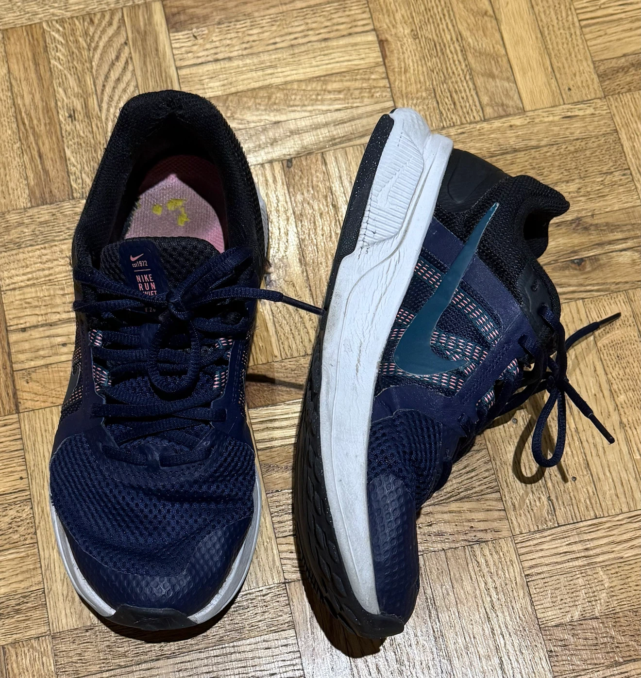 Nike Run Swift V 2.0 women Running Shoes- Used - photo 2