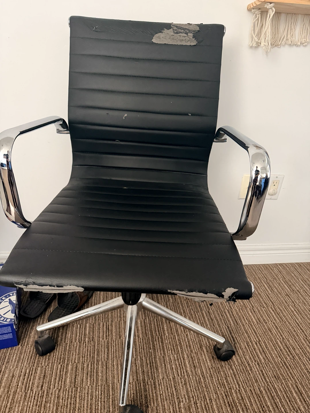 Free - Moving sale - couch, center table and office chair - photo 4