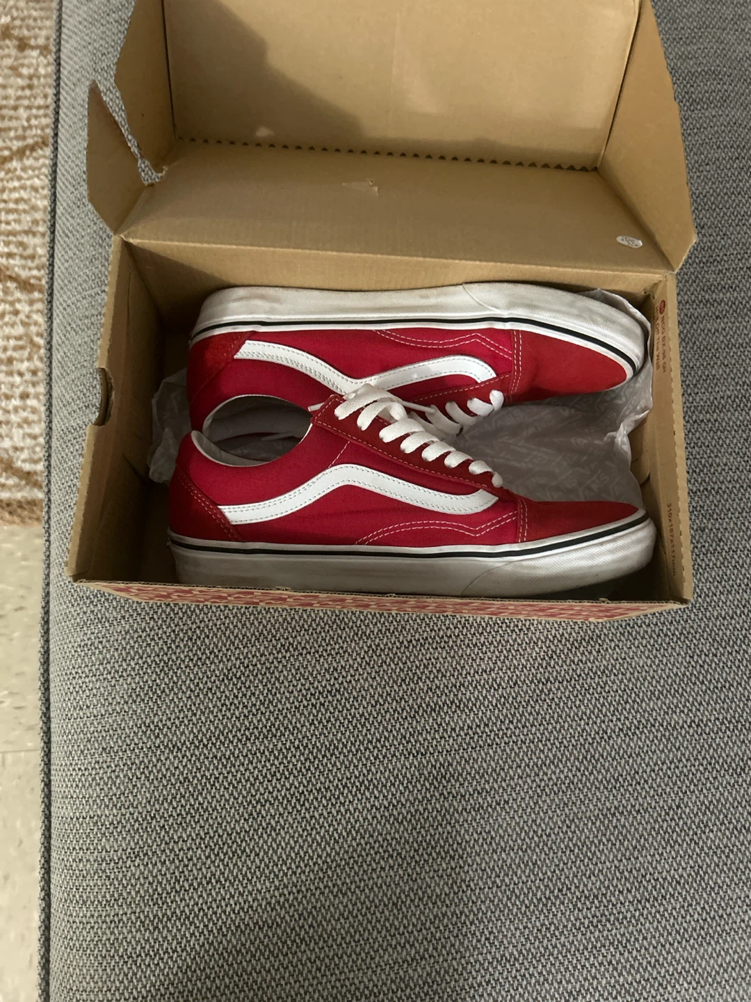 Red Vans Old Skool Sneakers  Men’s 8 1/2  🏈