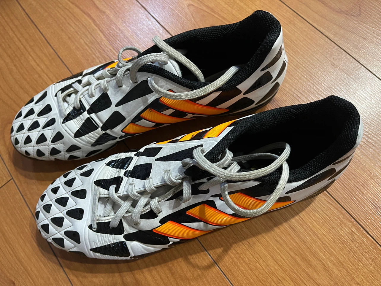 Adidas soccer cleats, men's size 10 - photo 2