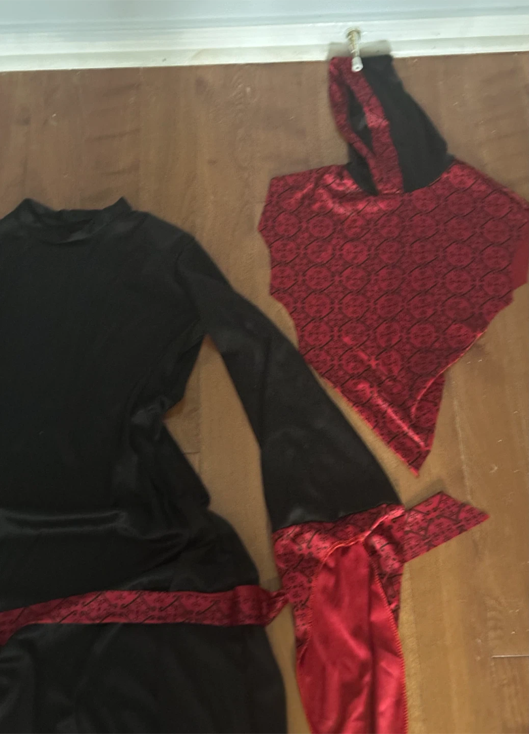 Black and Red Costume Set - photo 2