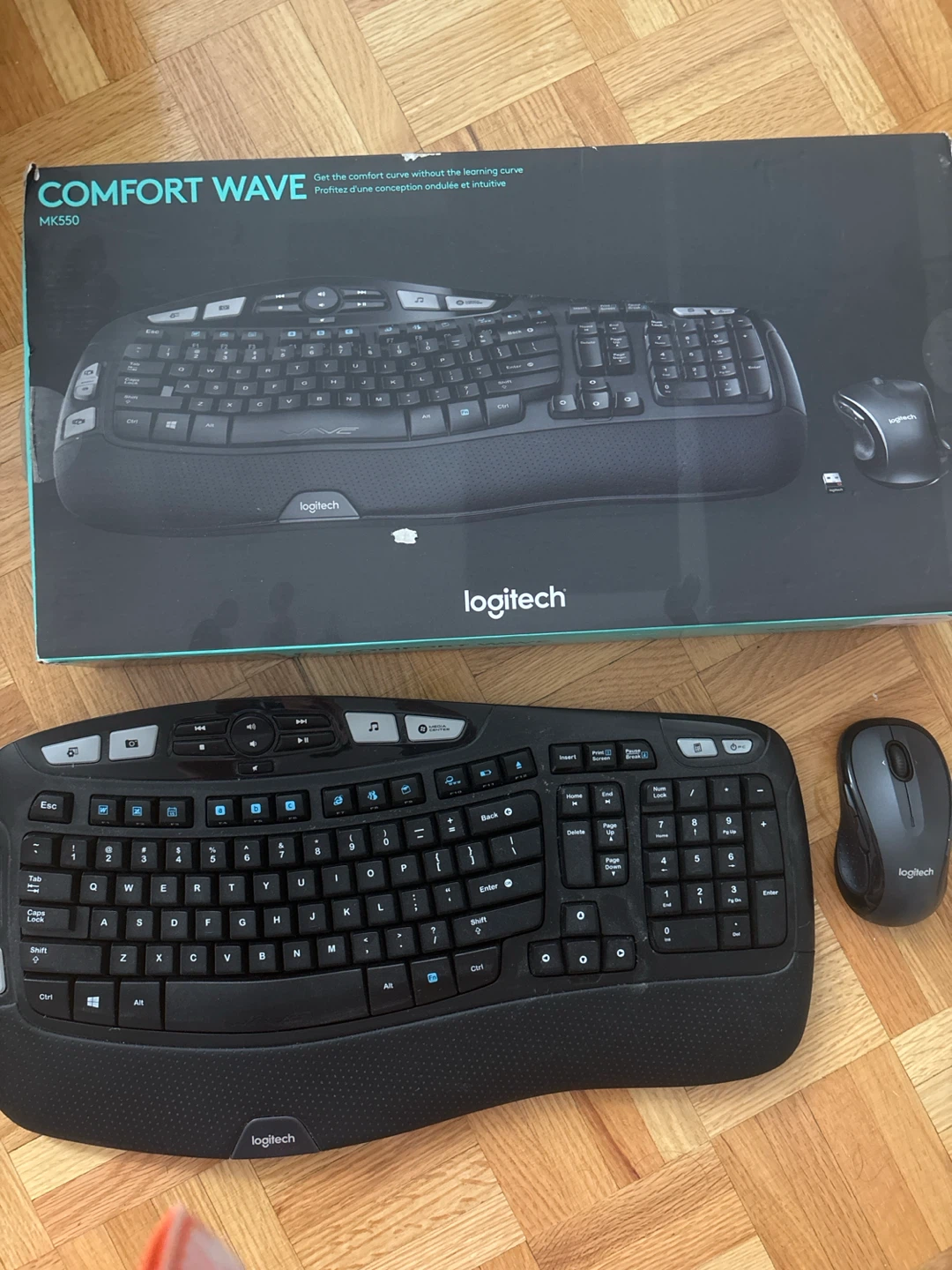 🏈 Logitech MK550 Comfort Wave Keyboard and Mouse Combo