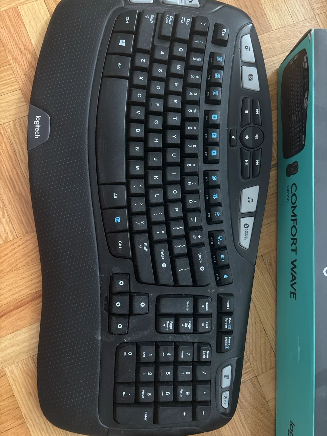 🏈 Logitech MK550 Comfort Wave Keyboard and Mouse Combo - photo 2