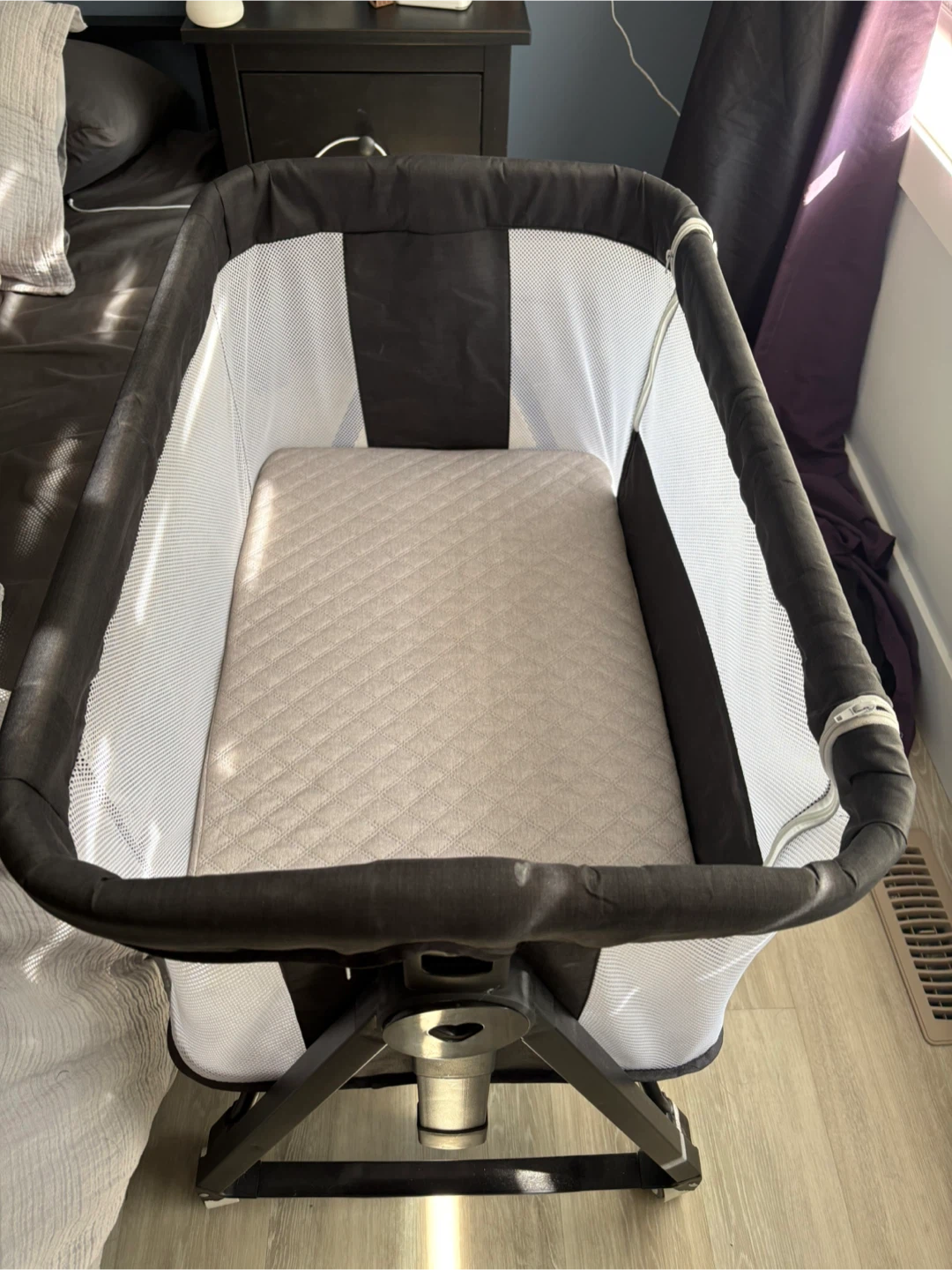 Jestonten Baby Bedside Sleeper Crib