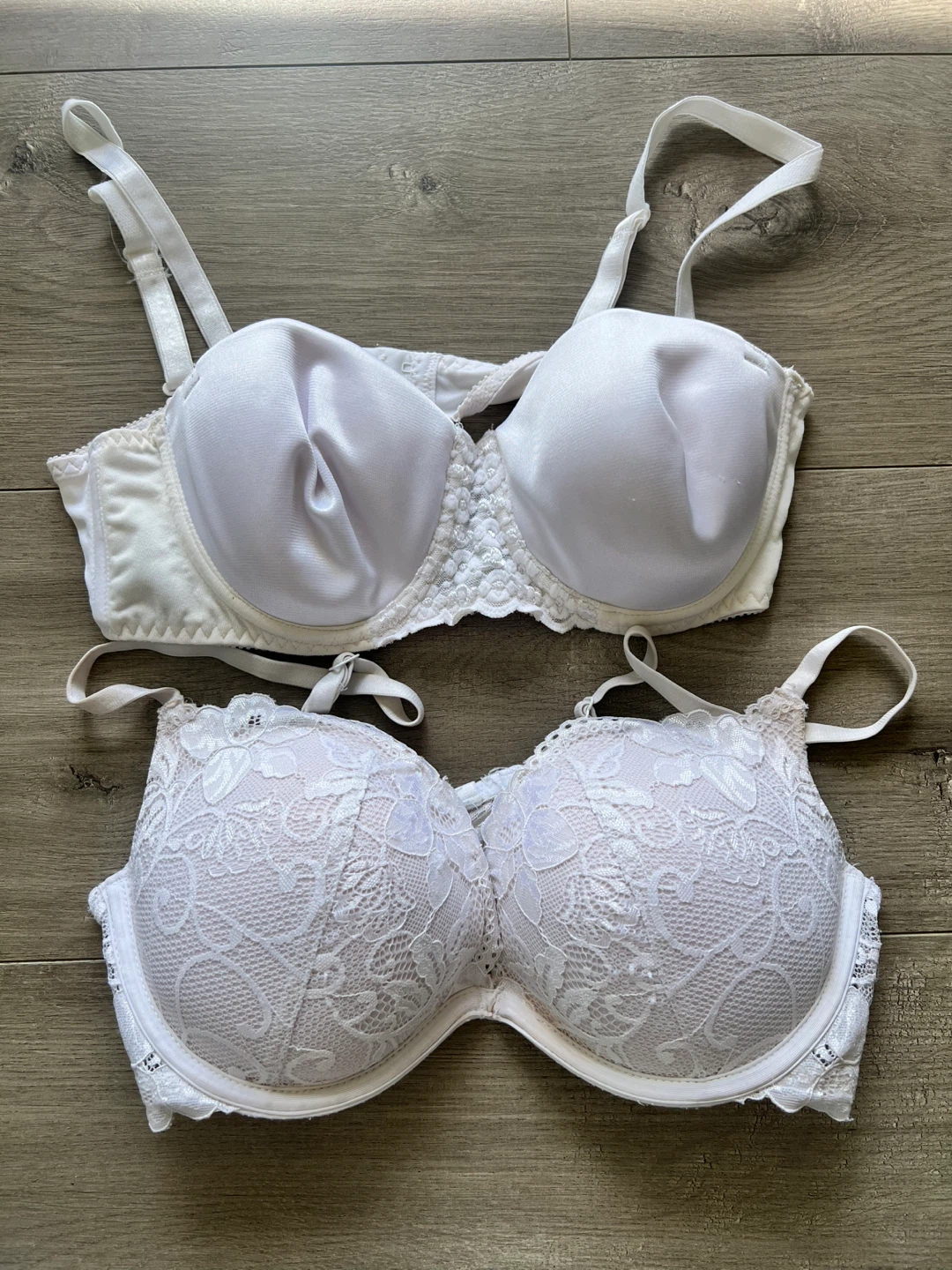 Two white la Vie en Rose bra 34C 🏈