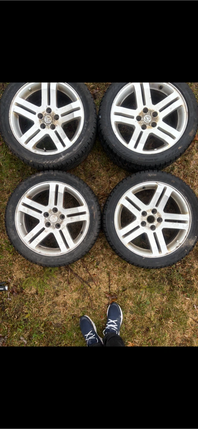 4 eighteen inch rims with snow tires - photo 2
