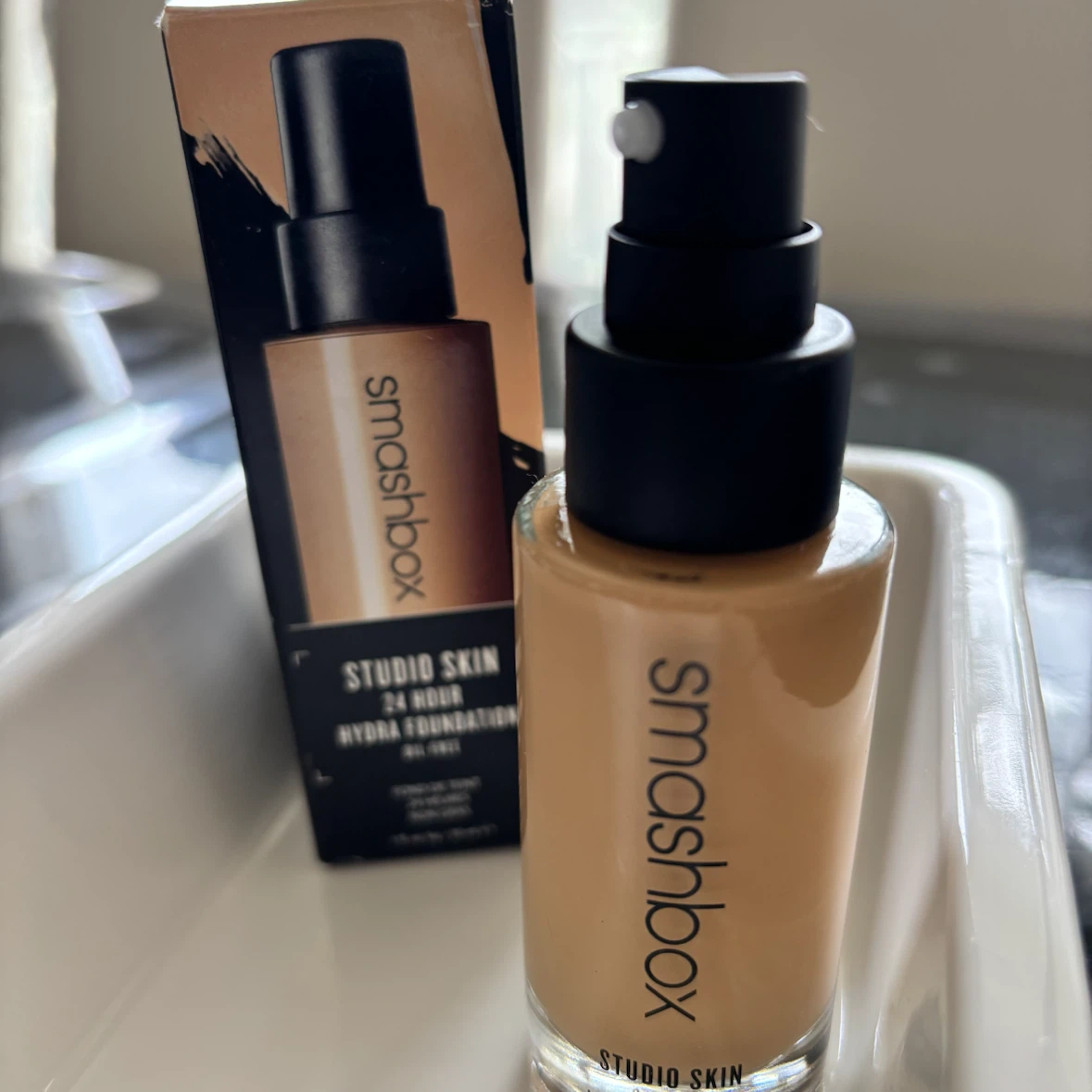 Smashbox Studio Skin 24 Hour Foundation 2.22