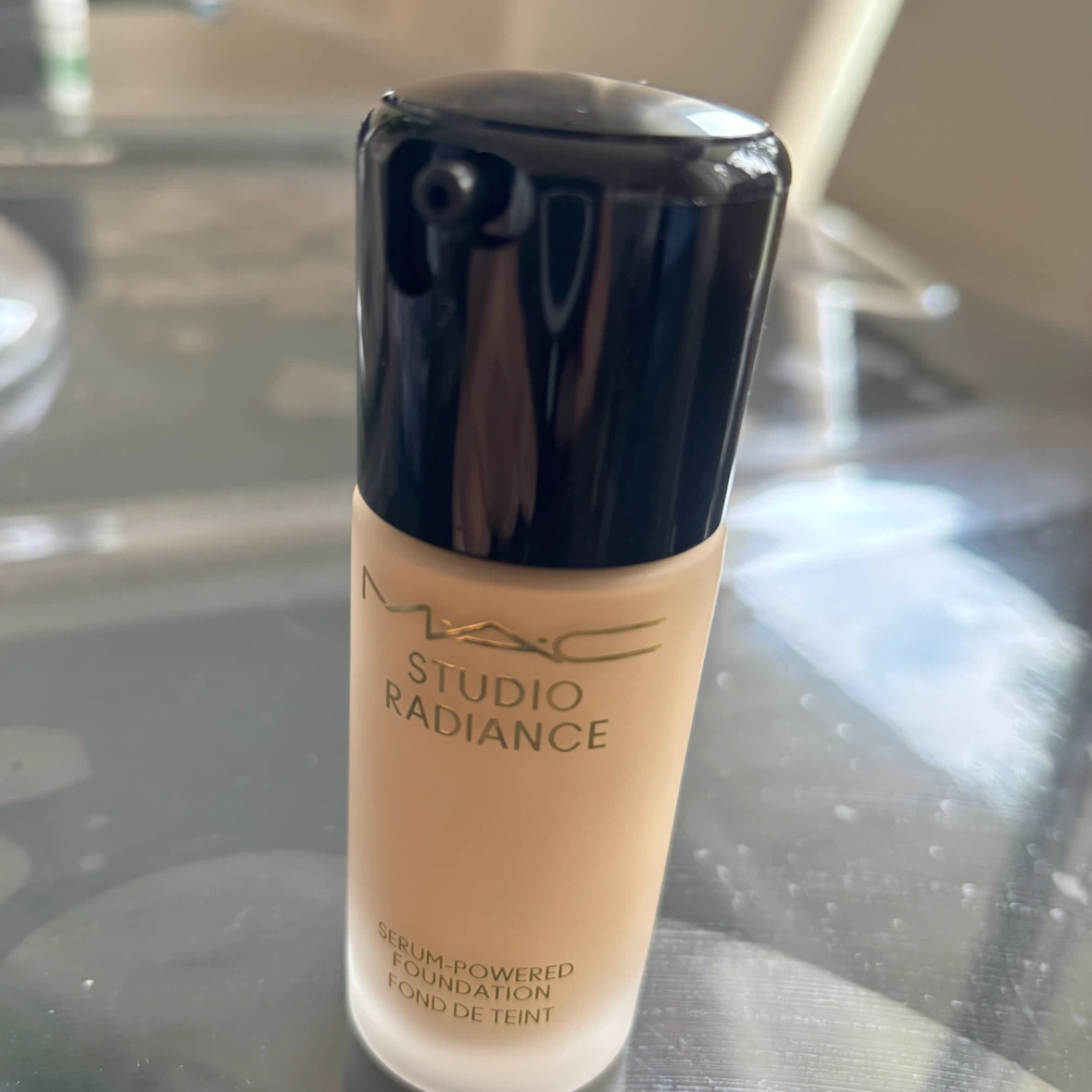 MAC Studio Radiance Serum-Powered Foundation NC11