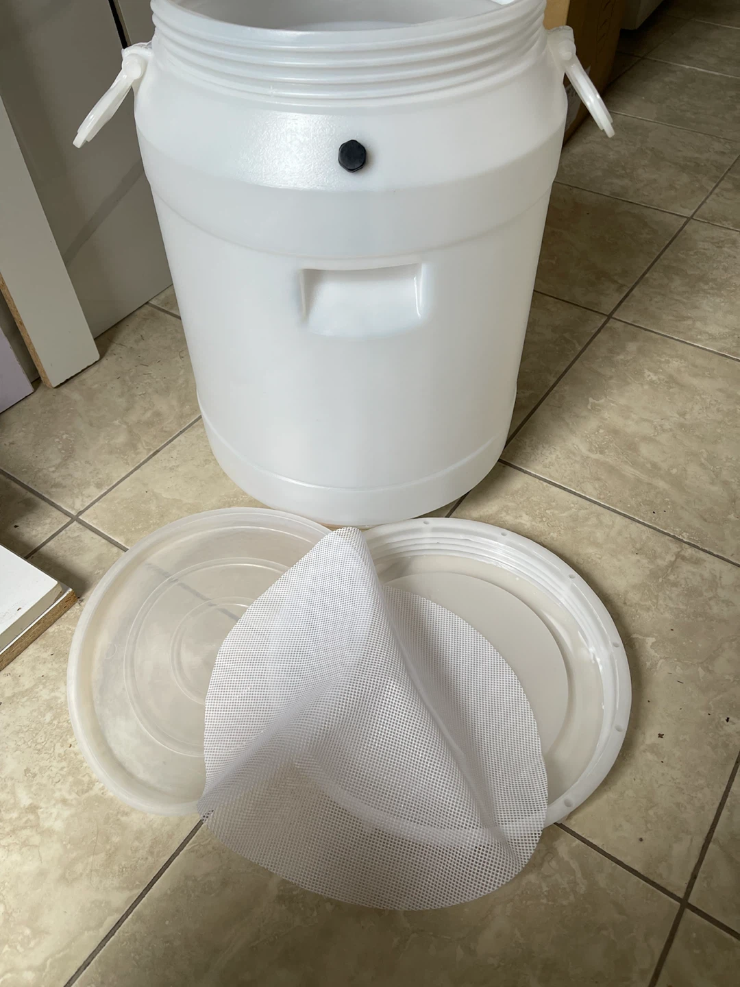 Honey Extractor Bucket with Filter