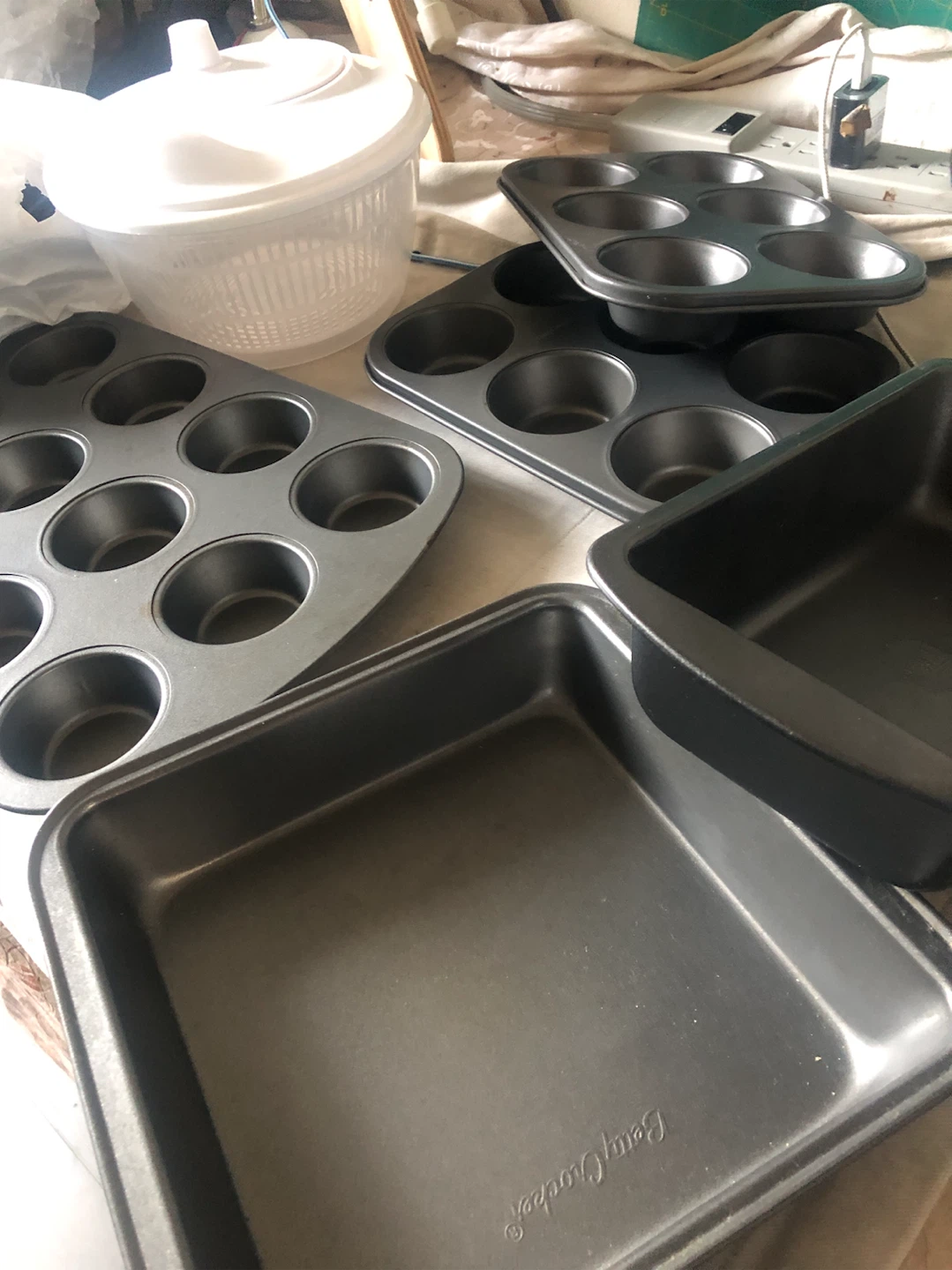 Set of Betty Crocker baking pans 5 pieces