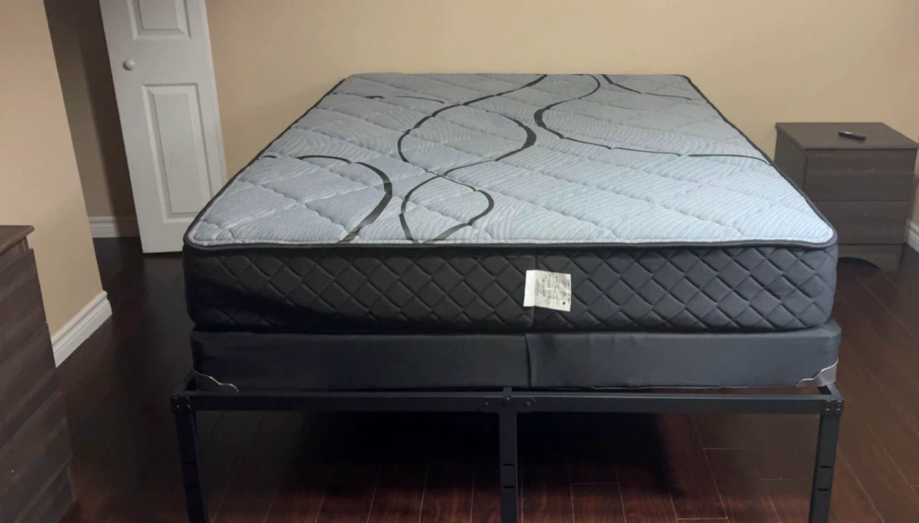 New Bedroom Set + Mattress/Box- The Brick [Aida] - photo 4