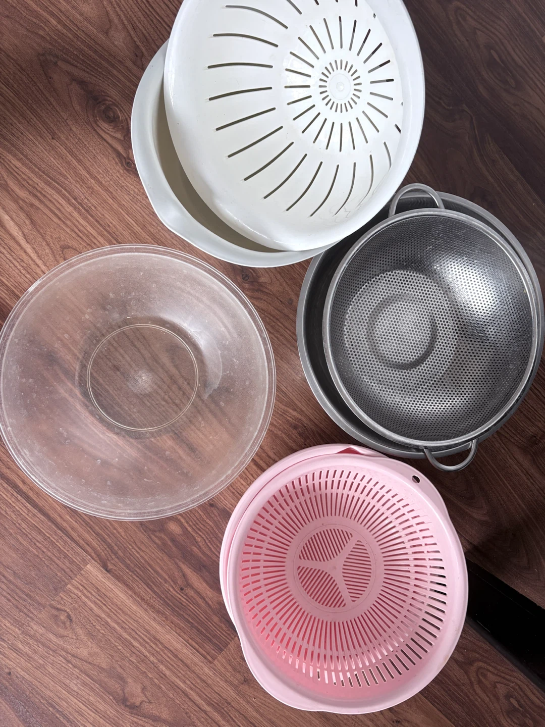 Kitchen colander and mixing bowl set