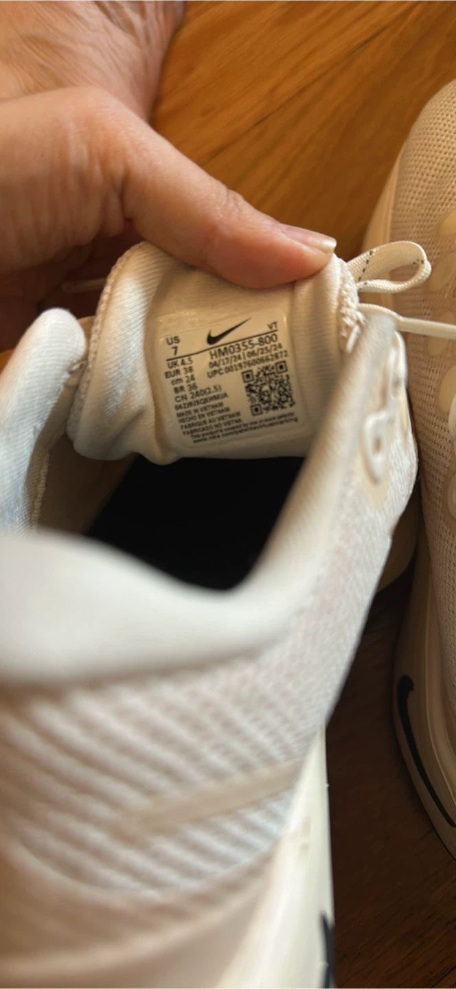Nike Gore-Tex Sneakers Size 7 - photo 4