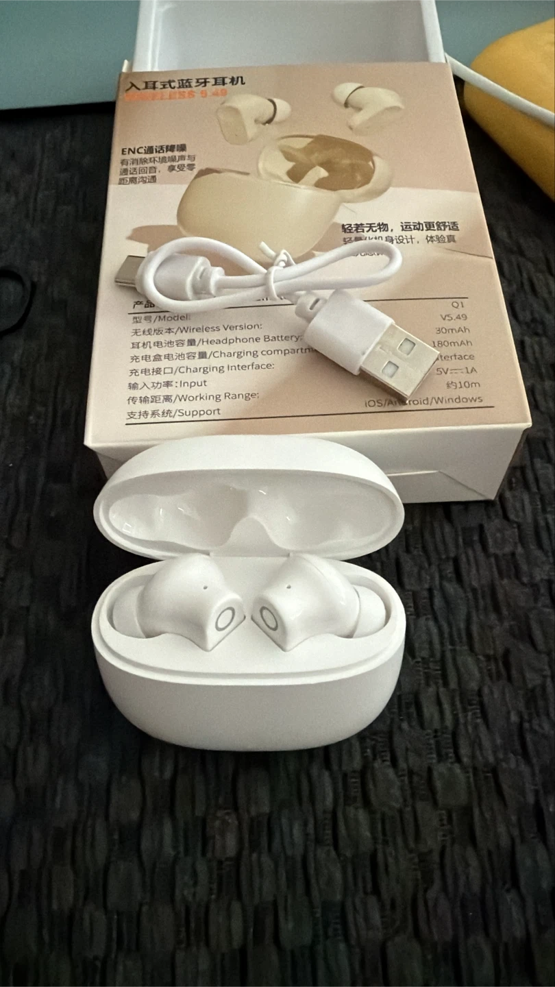 🏈 New Q1 Wireless Bluetooth Earbuds
