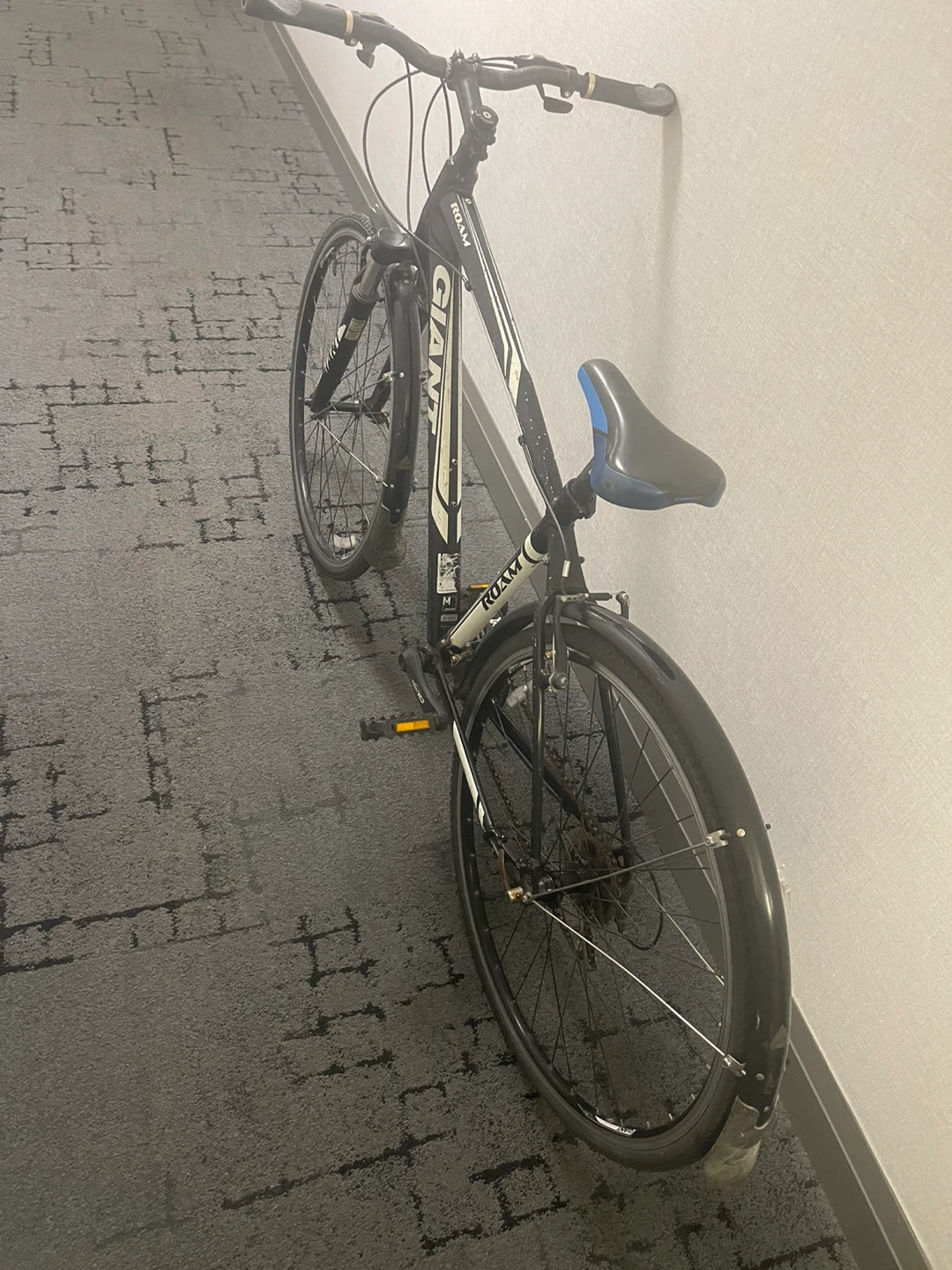 Giant Roam Hybrid Bike Medium - photo 2