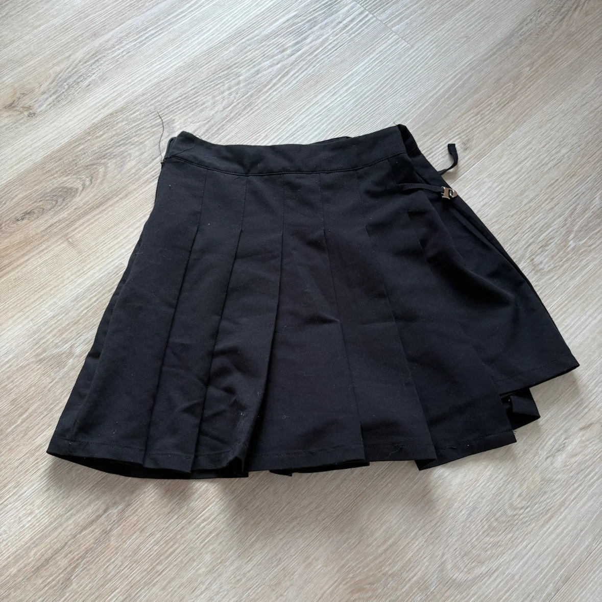 XS Peachii Black Pleated Skirt