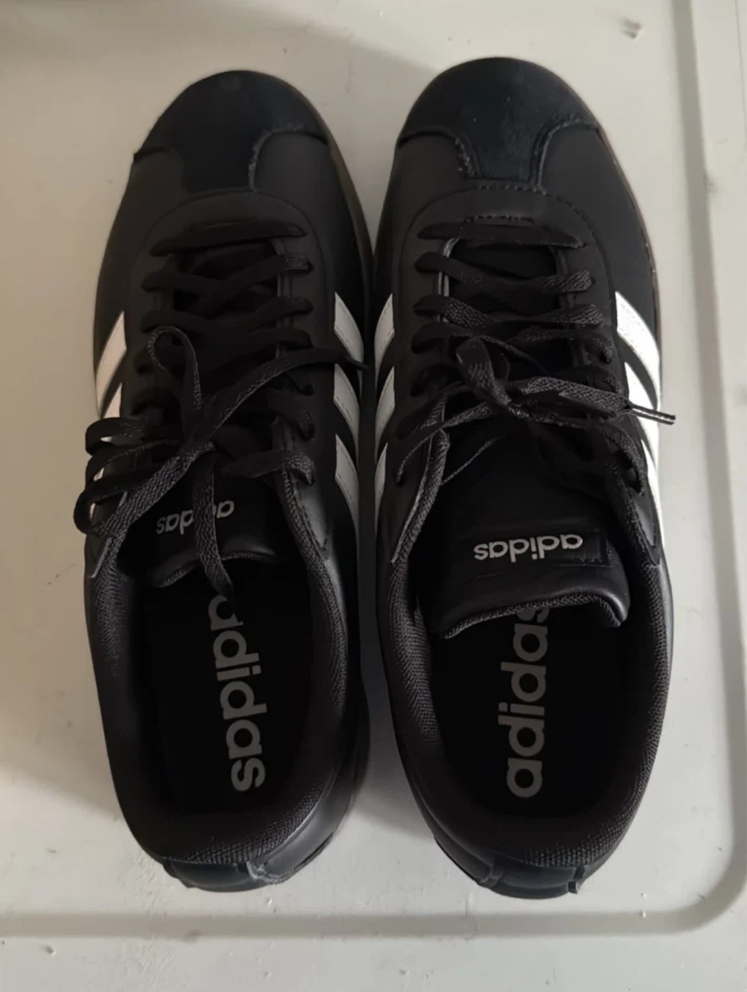 Adidas Sneakers 🏈