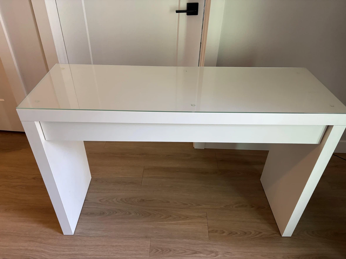 White desk with glass top