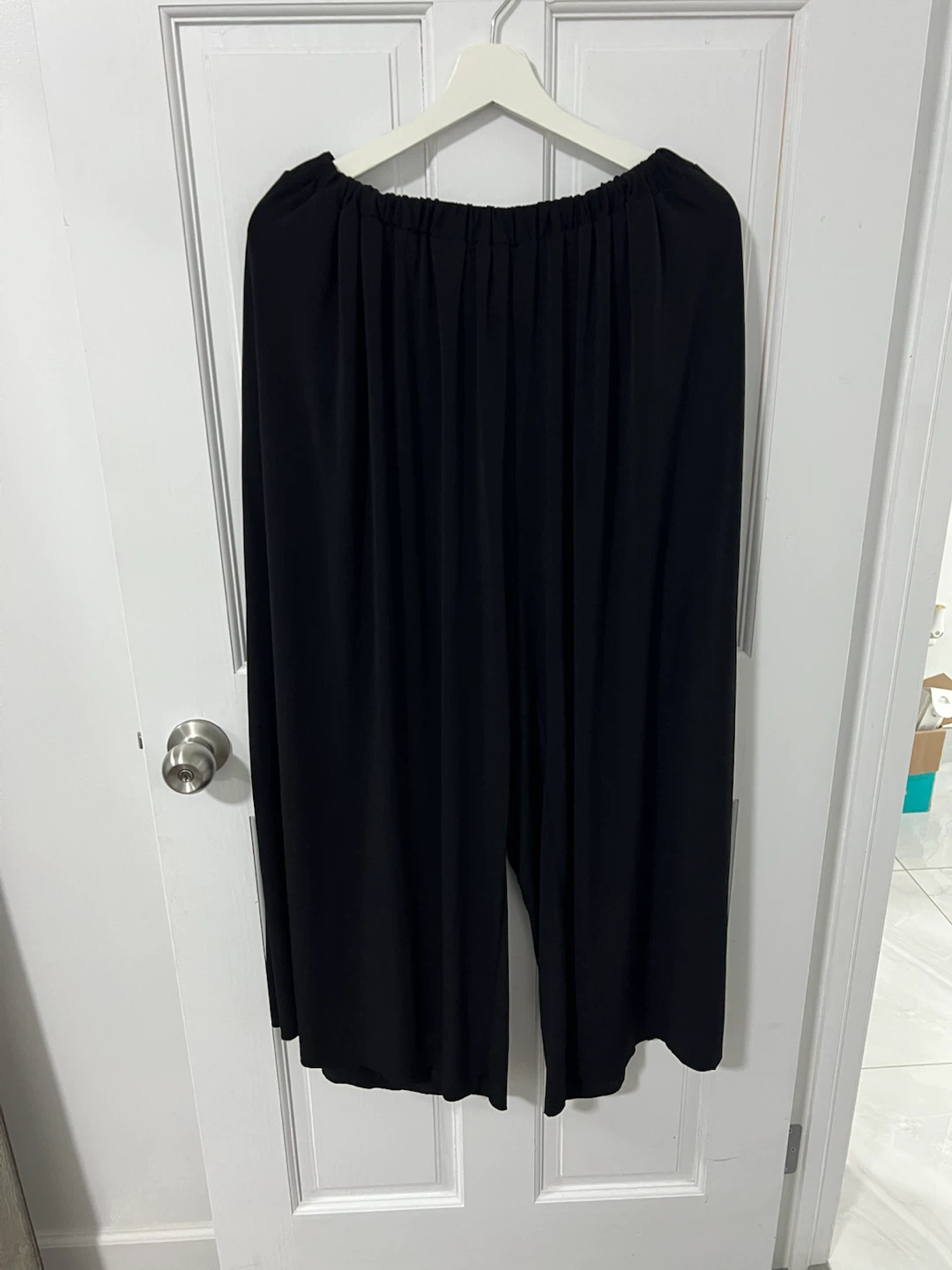 Black wide-leg trousers